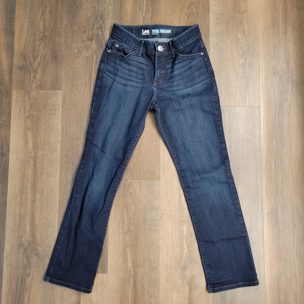 🍍5/$25🍍 Lee | Total Freedom Straight Leg Jean